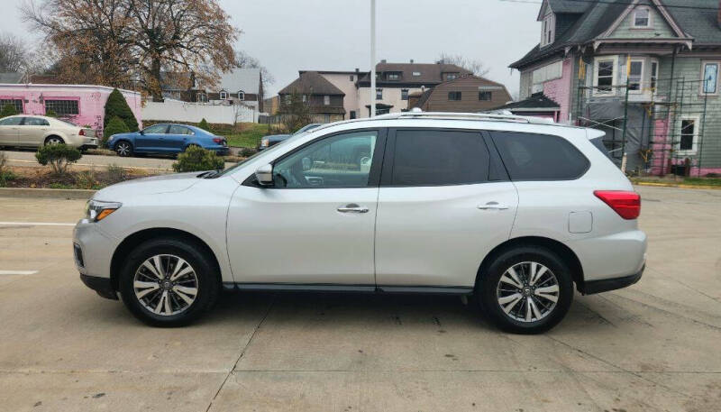 2017 Nissan Pathfinder SV