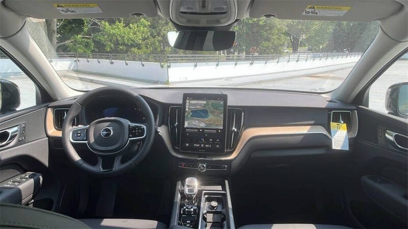 2026 Volvo XC60 B5 Plus