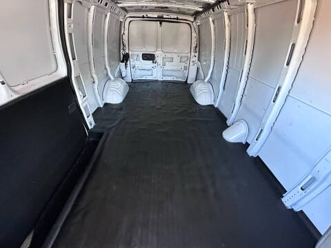 2023 GMC Savana 2500