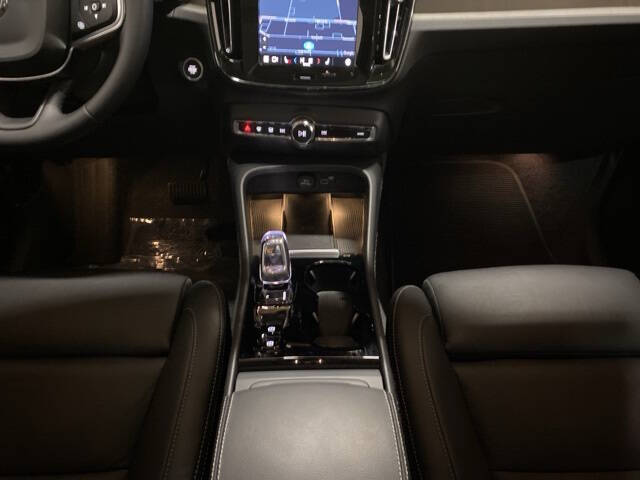 2025 Volvo XC40 B5 Plus Dark Theme