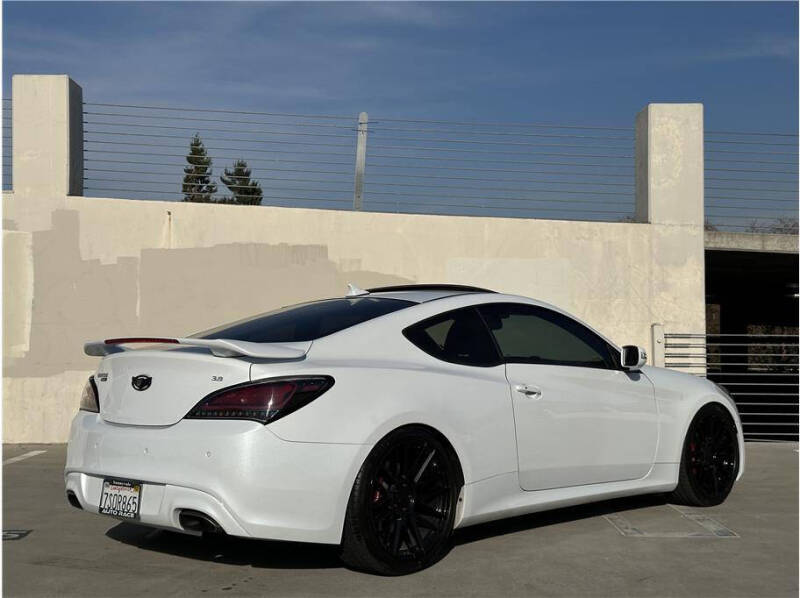 2016 Hyundai Genesis Coupe Ultimate photo 4