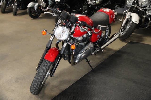 2011 Triumph THRUXTON 9