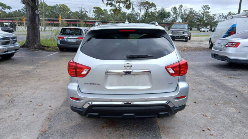 2020 Nissan Pathfinder SV