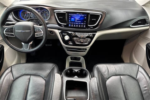 2017 Chrysler Pacifica Touring-L Plus