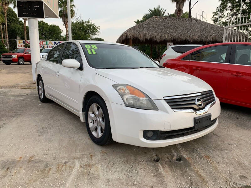 2008 Nissan Altima for sale at De La Paz Auto Sales Inc. in Houston TX