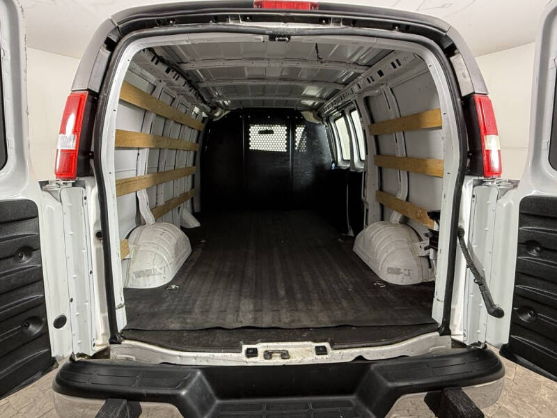 2022 GMC Savana 2500