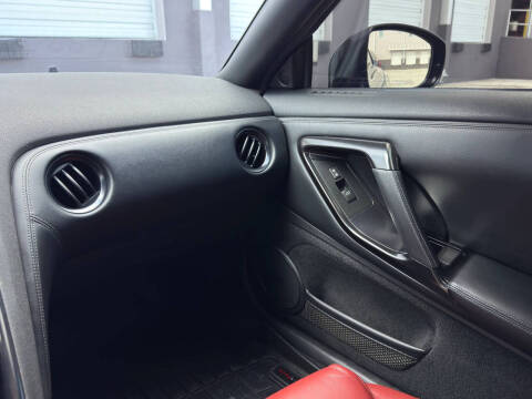 2013 Nissan GT-R Premium