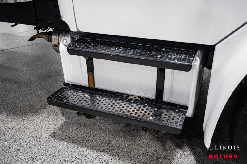 2018 Freightliner M2 106