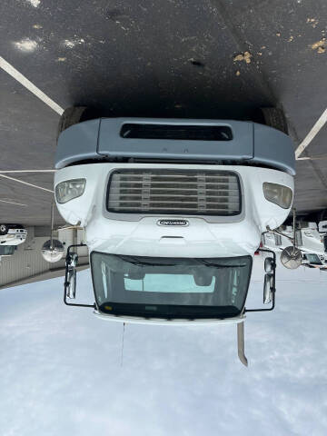 2013 Freightliner Business class M2
