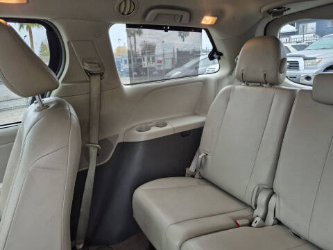 2014 Toyota Sienna XLE 8-Passenger