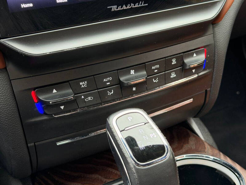 2022 Maserati Ghibli Modena Q4