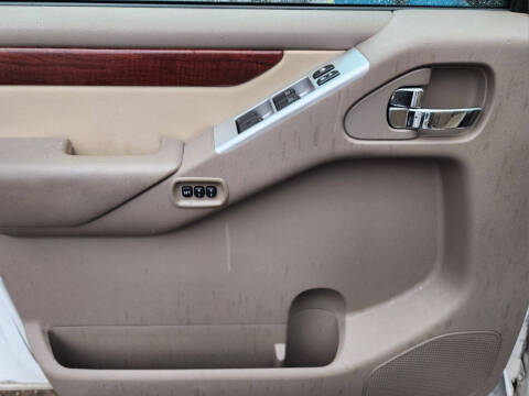 2011 Nissan Pathfinder LE