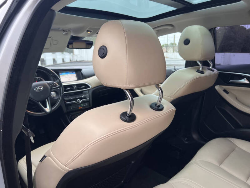 2018 Infiniti QX30 Premium