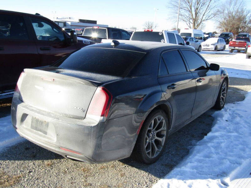 2018 Chrysler 300 S