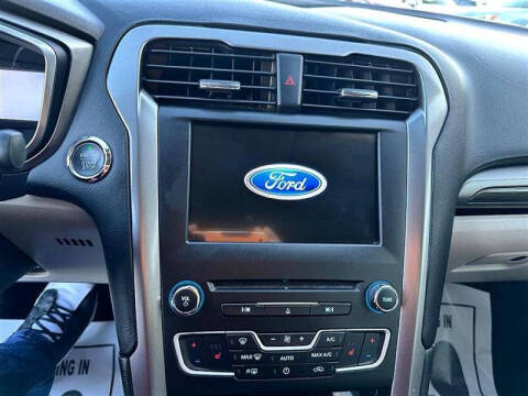 2017 Ford Fusion SE