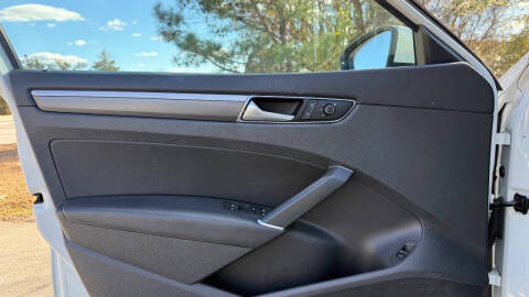 2017 Volkswagen Passat 1.8T R-Line