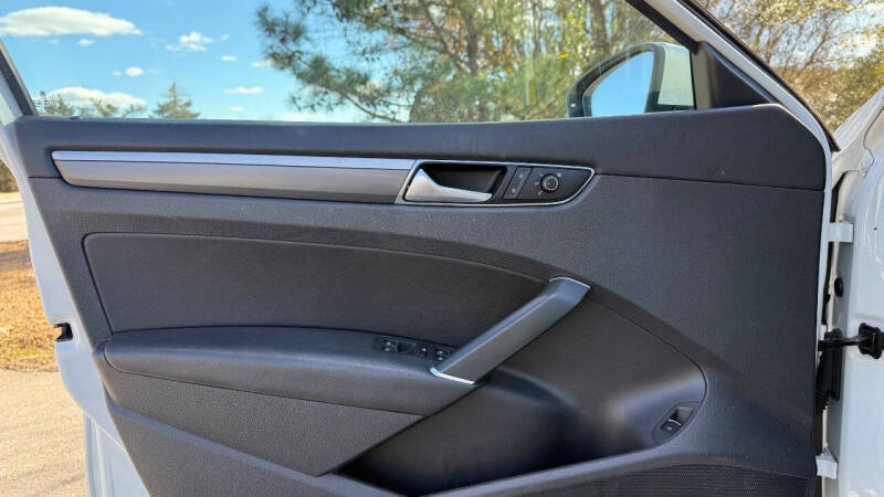 2017 Volkswagen Passat 1.8T R-Line