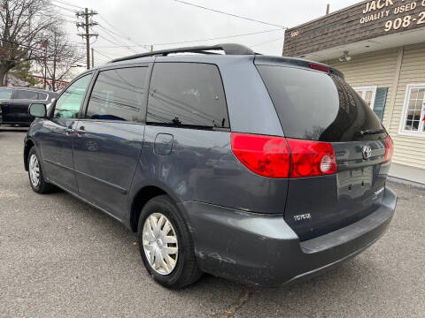2009 Toyota Sienna LE 7-Passenger