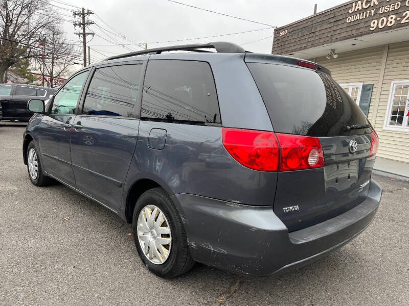 2009 Toyota Sienna LE 7-Passenger