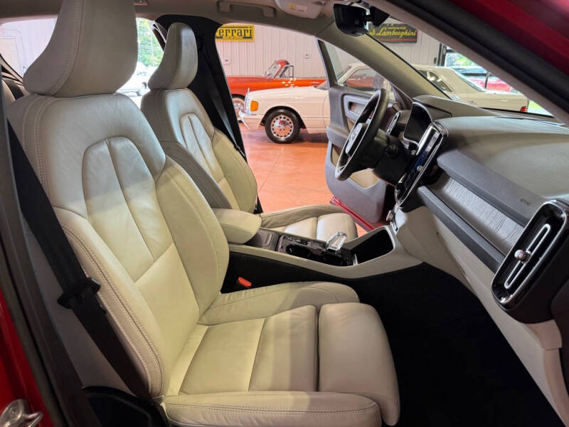 2023 Volvo XC40 B5 Plus Bright Theme
