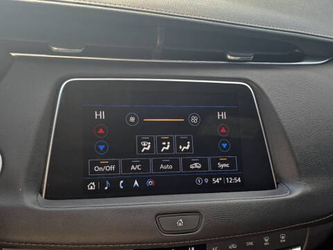 2022 Cadillac XT4 Premium Luxury