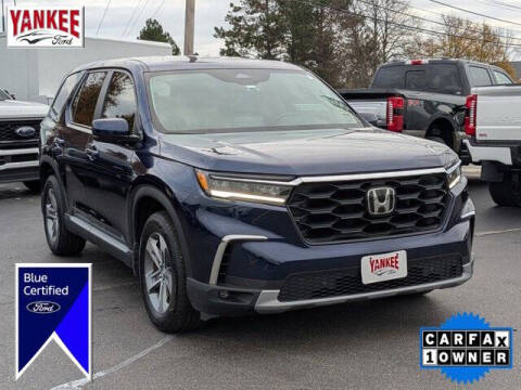 2023 Honda Pilot EX-L w/Rear Captain's Chairs