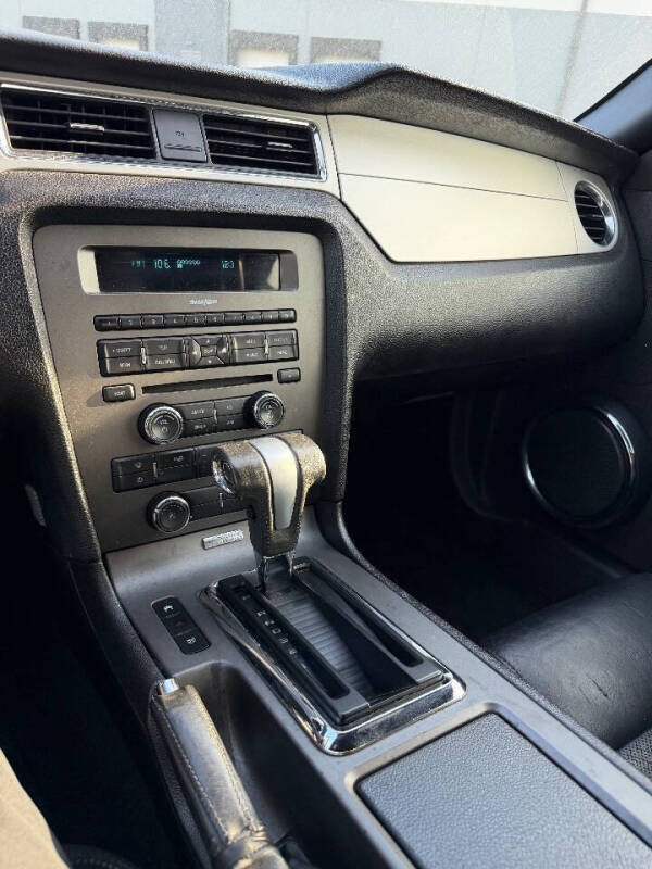 2010 Ford Mustang V6 Premium