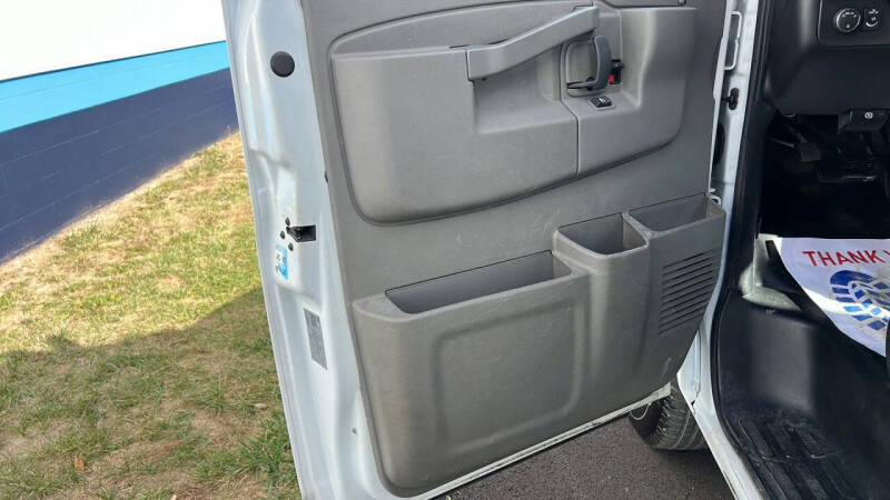 2022 Chevrolet Express 2500