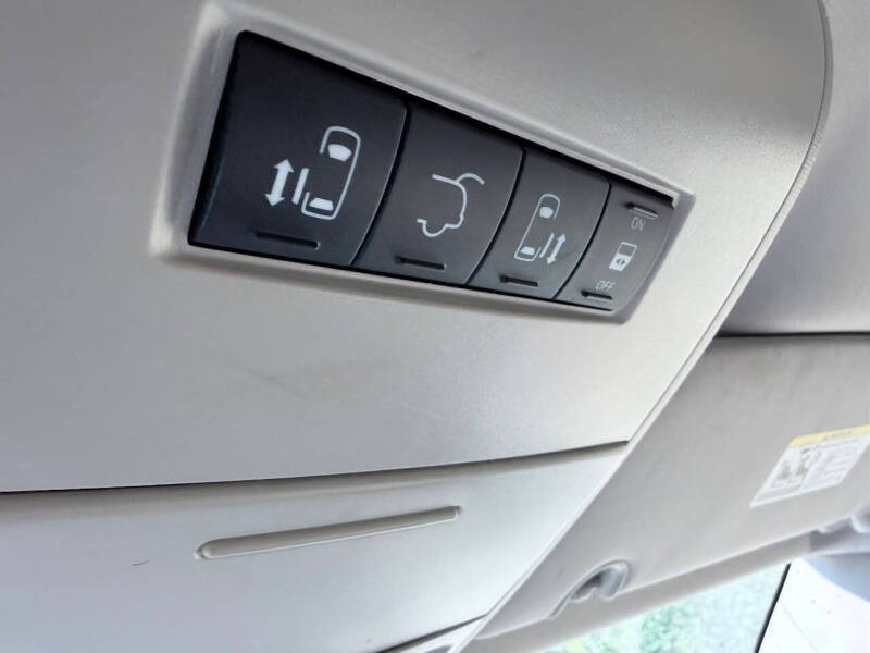 2015 Chrysler Town and Country Touring-L