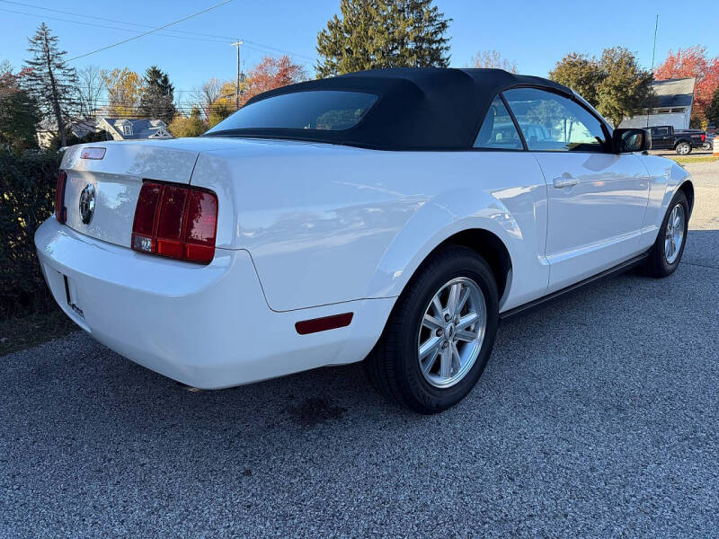 2006 Ford Mustang V6 Deluxe