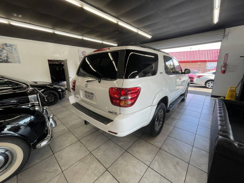 2004 Toyota Sequoia SR5