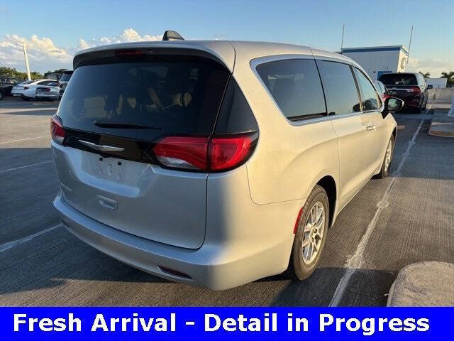2022 Chrysler Voyager LX