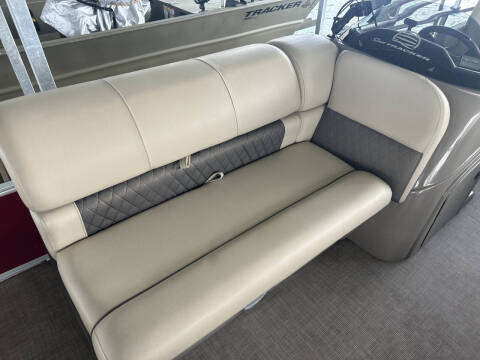 2022 Sun Tracker 24 DLX