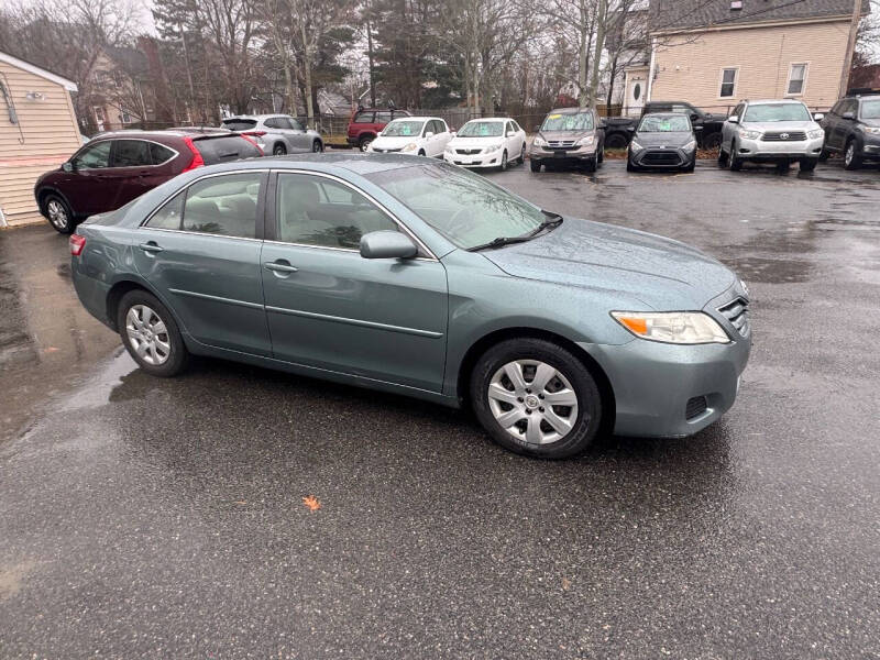 2010 Toyota Camry LE's photo