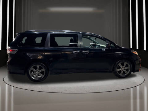 2016 Toyota Sienna SE 8-Passenger