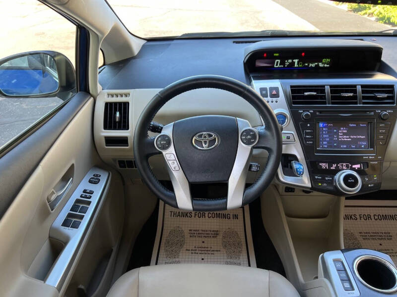 2013 Toyota Prius v Five