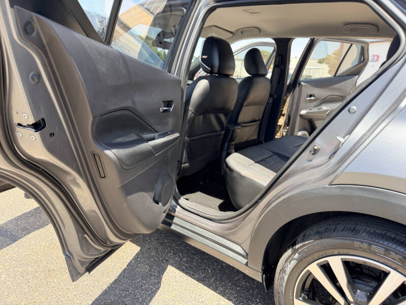 2020 Nissan Kicks SR