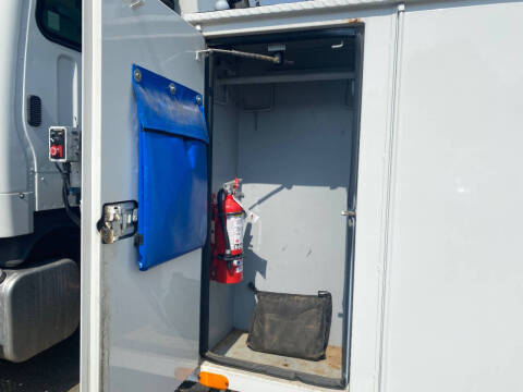 2008 Freightliner M2 106