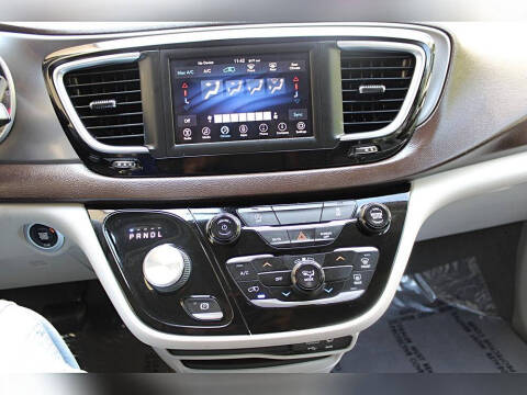 2020 Chrysler Voyager LX