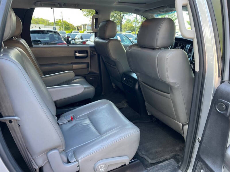 2014 Toyota Sequoia Limited photo 25