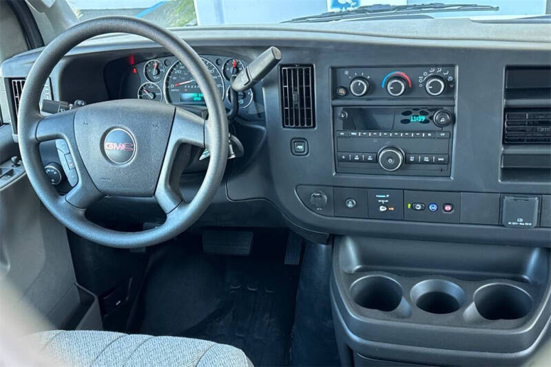 2025 GMC Savana 2500