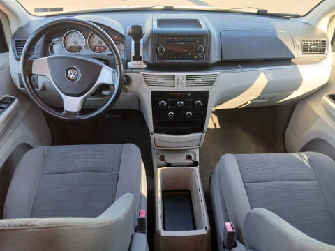 2010 Volkswagen Routan S