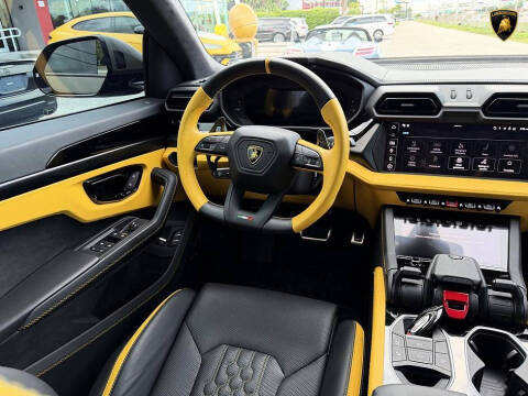 2025 Lamborghini Urus SE