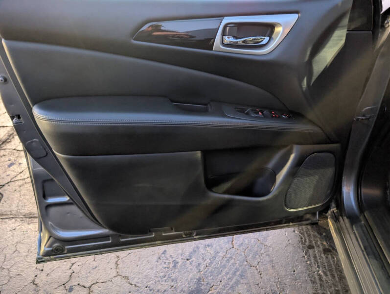 2019 Nissan Pathfinder SV