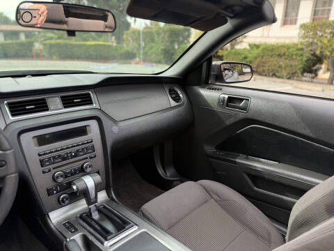 2012 Ford Mustang V6