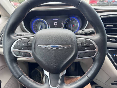 2017 Chrysler Pacifica Touring-L Plus