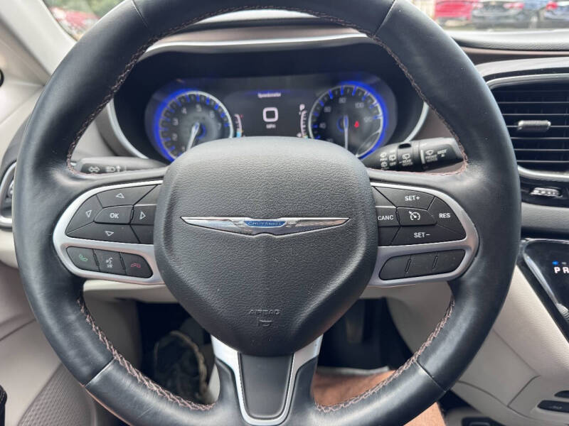 2017 Chrysler Pacifica Touring-L Plus