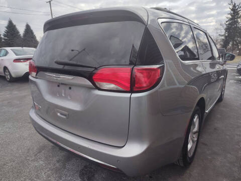 2017 Chrysler Pacifica Touring-L