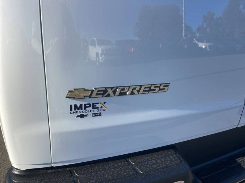 2025 Chevrolet Express 2500