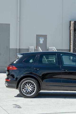 2017 Porsche Cayenne Platinum Edition